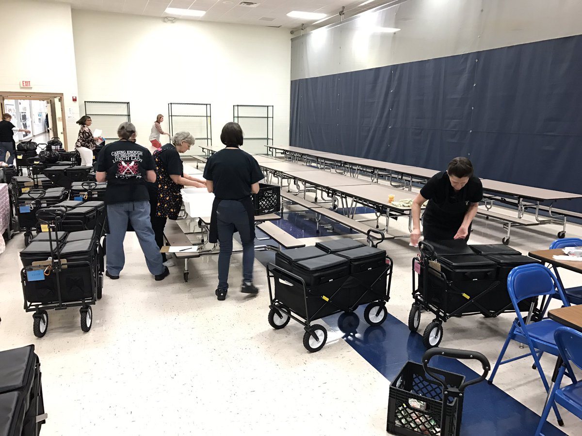 Breakfast in the Classroom today <a href="/EstherLebanon/">Esther Elementary</a>. Feeding all students for free. Excellent job EE staff! <a href="/LebanonR3/">Lebanon Schools</a>