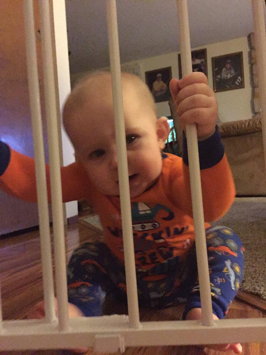 aimeelou23's tweet photo. He put himself in jail. #exploringthenewworld #cheydenoliver https://t.co/UoWhrRzuN5