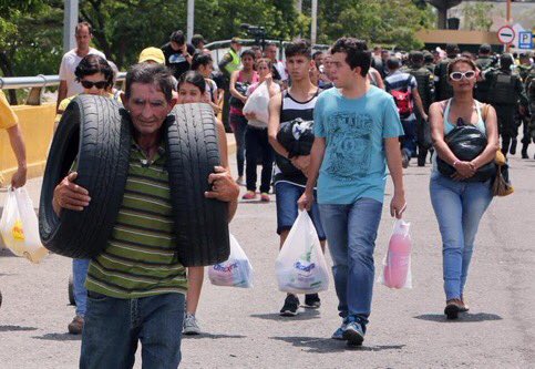 CarlosZambrano7's tweet photo. Para desmontar el control de cambio primero hay q desmontar el régimen corrupto y se acaba el negocio con los dólares
#ReporteFrontera https://t.co/LIgbUH9cLb
