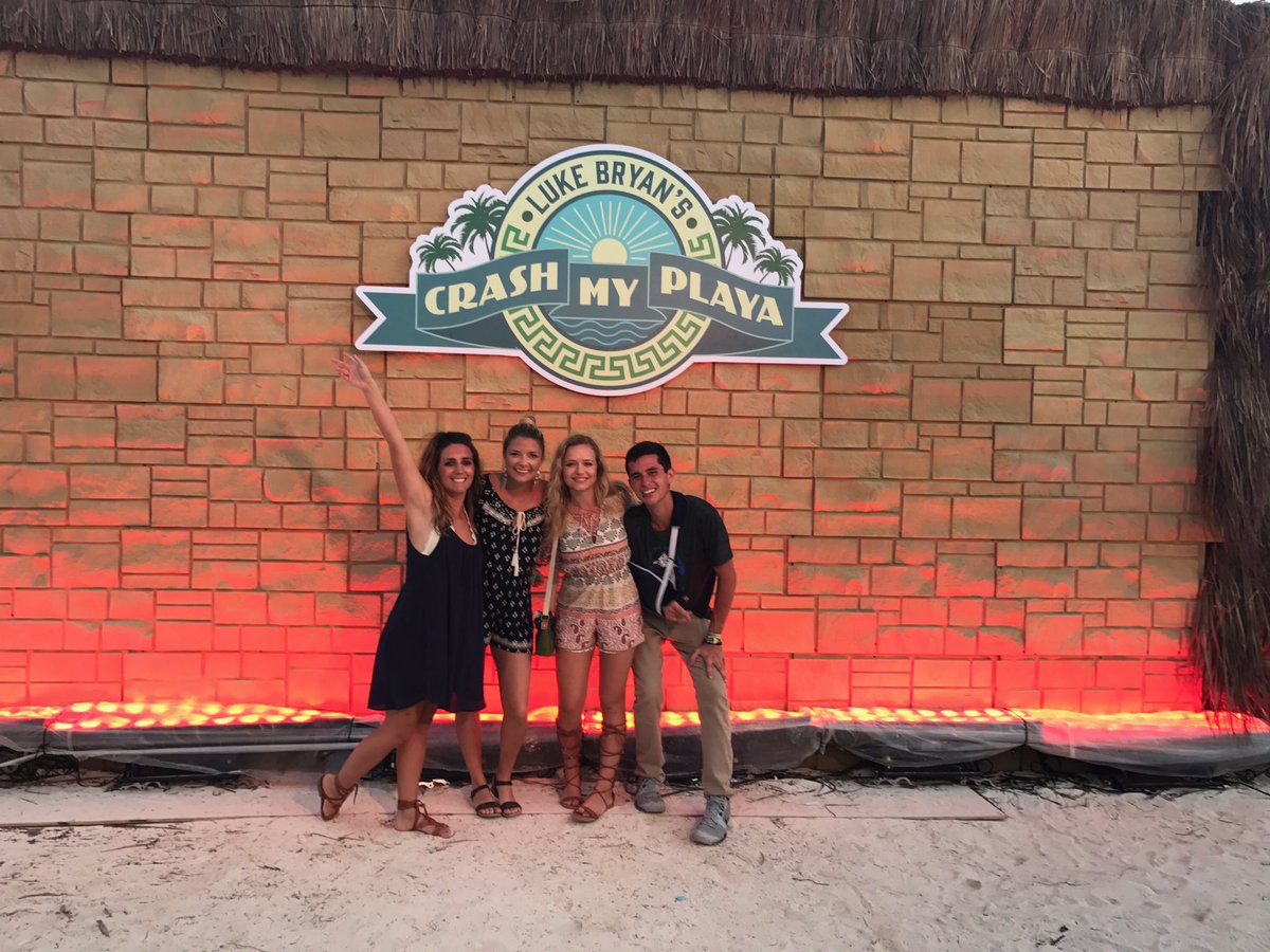 raidersfan0's tweet photo. Even after a fractured wrist still the best weekend and best memories of my life #crashmyplaya https://t.co/PkLJj8hg42
