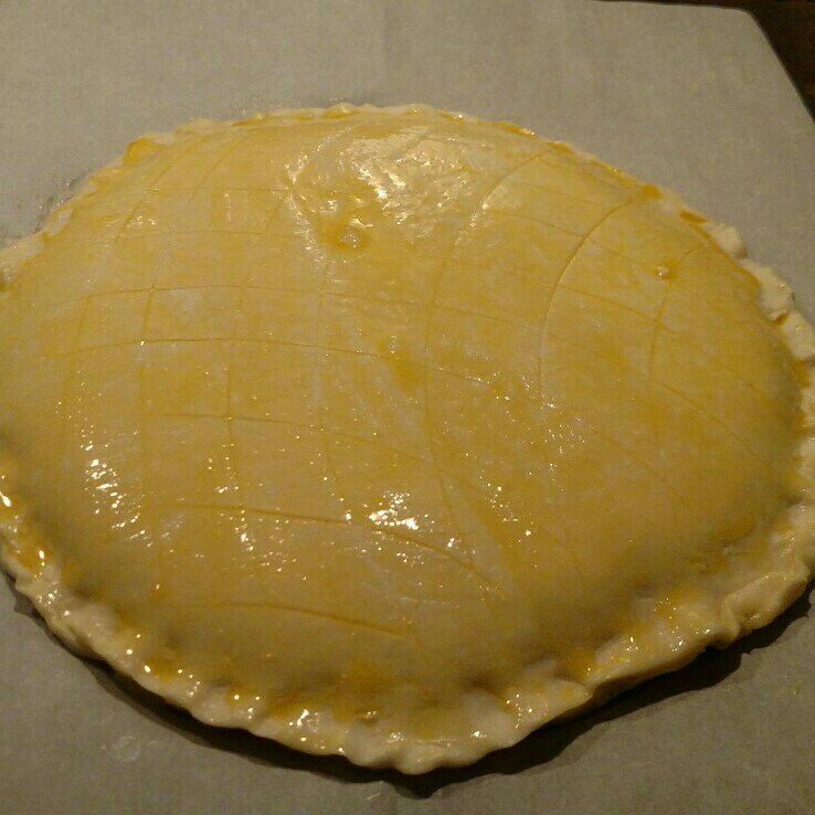 vanessaSuarez24's tweet photo. Galette des Rois with the @ReynoldsWrap baking sheets I received for free for testing #ReynoldsKitchens #contest https://t.co/JcOJzCeixt