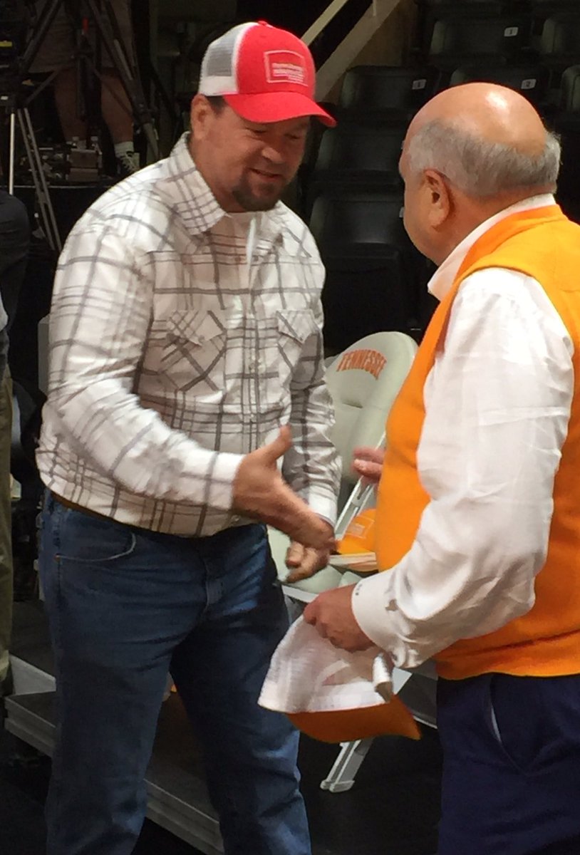 GrantRamey's tweet photo. That dude that helped Butch build that mailbox is here. https://t.co/ddiwIUUfPS
