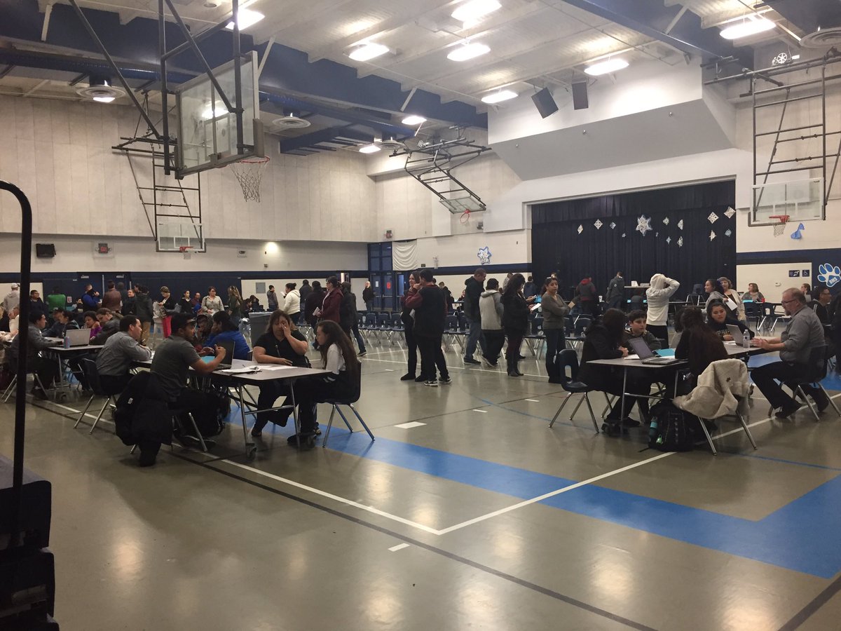 Adr1anaFranco's tweet photo. Great turnout at BMS Parent-Teacher conference! #gobmsbulldogs https://t.co/pCVha31d7N