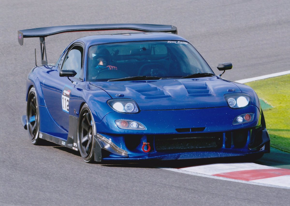 雨宮sky Rx 7 Rx7 Fd3s 昔と今を比較して変化があればrtやいいねがすっ飛んでくる 雨宮ad Gtフルエアロ Super Gt 雨宮 7号車ドライカーボン製フルエアロ メーカーは同じでも全く違う