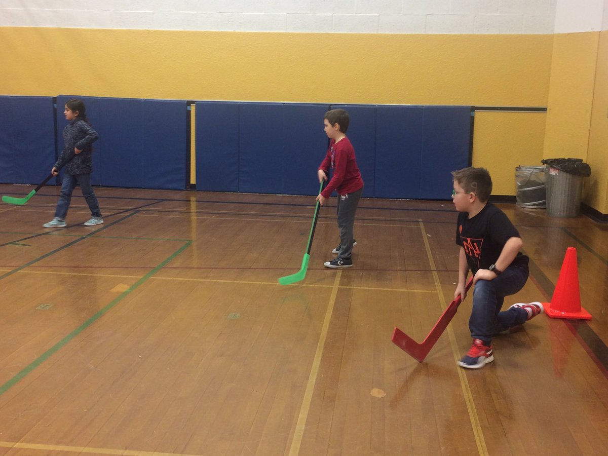 MsCarruthers5s's tweet image. Hockey action in phys. Ed today! #3and4C #wbfnews #eipsstudents #150participation