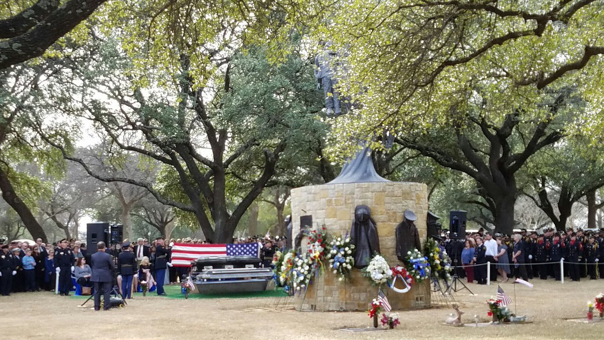 Box4Firebuffs's tweet photo. Honored to be a part of the farewell for LEPD Det Jerry Walker. Rest easy sir. We'll take it from here. https://t.co/NSiUDjChVv