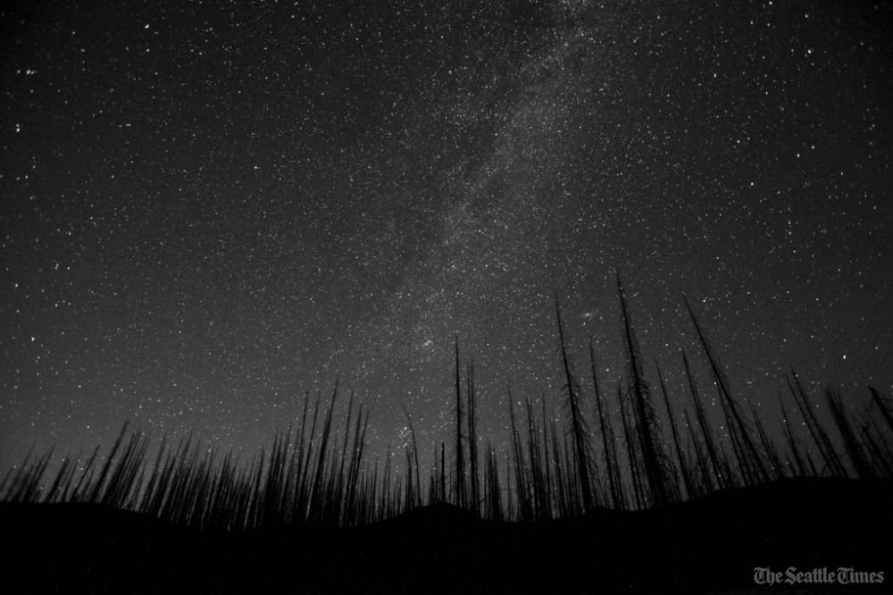 seattletimes's tweet photo. Look up! A parade of planets will appear in sky tonight https://t.co/13KKkx5Rkm https://t.co/8hFz3sOj9E