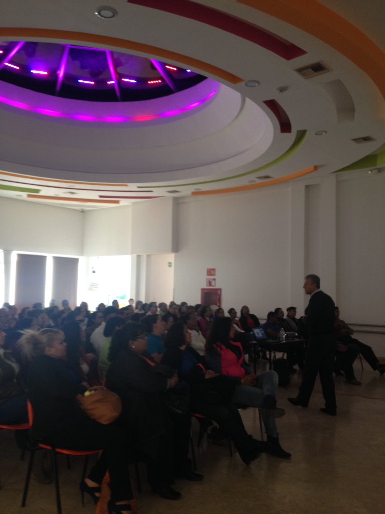 creedifdgo's tweet image. Personal del CREE recibe curso  &quot;introducción al valor de servir&quot; impartido por Mtro. Miguel Duarte del área de valores de @DIF_Durango