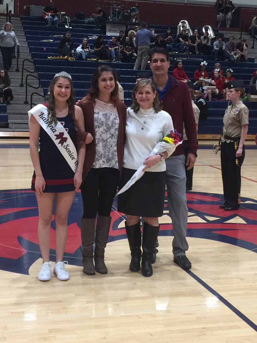 whsathlactivity's tweet photo. Happy Senior Night #classof2017 https://t.co/yFpncgGHYz