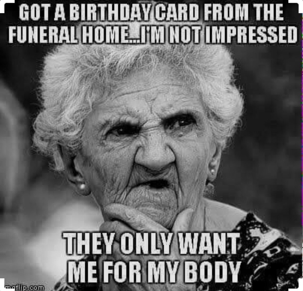 morticianladyy's tweet image. 😂😂 #funeralhumor