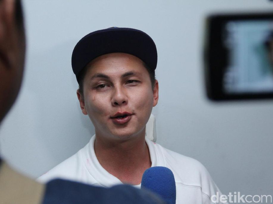 detikhot's tweet photo. Andhika Pratama Tak Mau Ikut Campur Soal Masalah Uus 'Komika' https://t.co/YU7p1o1dE5 https://t.co/li1MRRyoDw