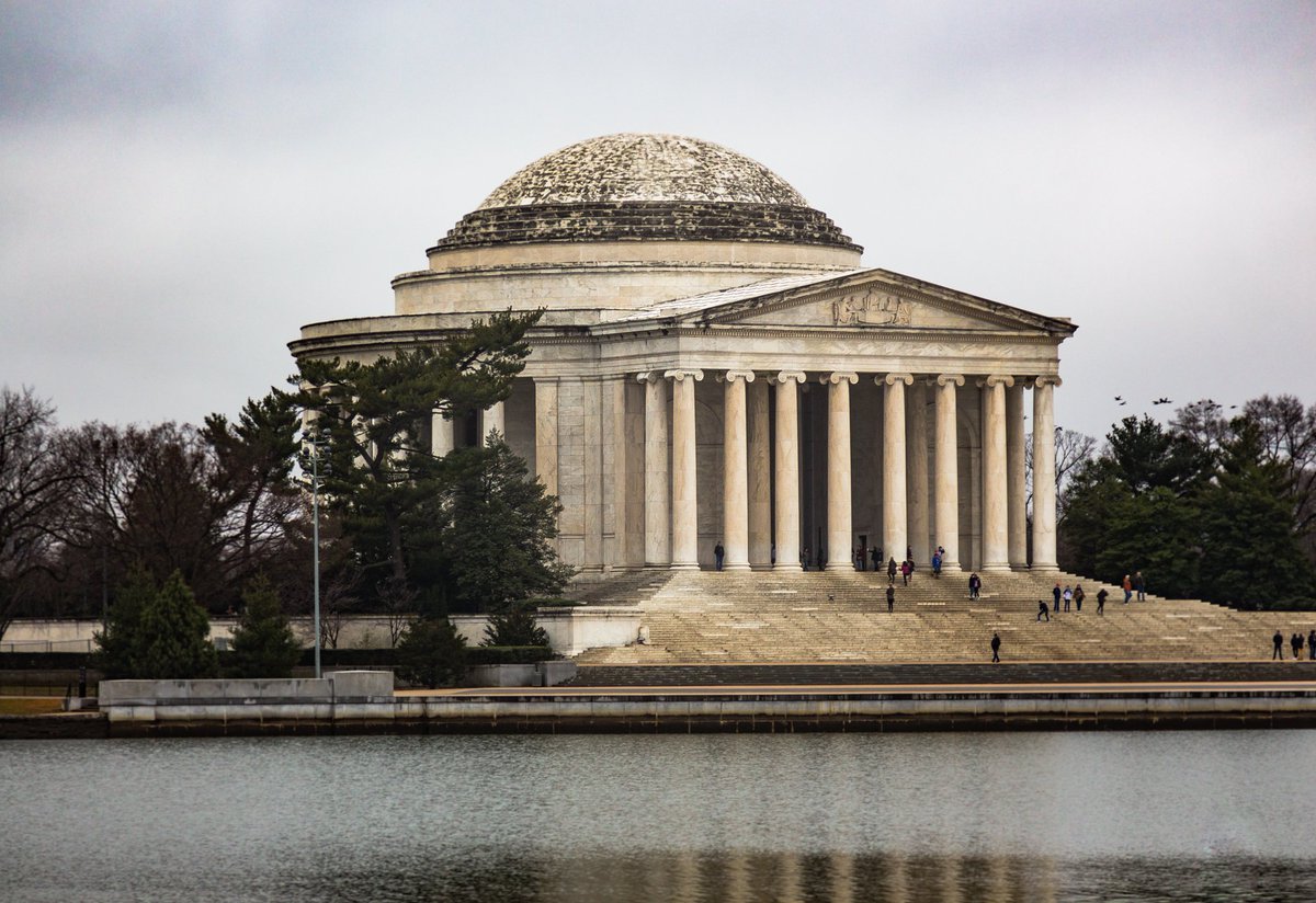 gracienycity's tweet photo. #TodayinDC #WashingtonDC #JeffersonMemorial #architecture #WomensMarch #streetlife #streetphotographers #streetphotography #photography https://t.co/V8byEMtLYG