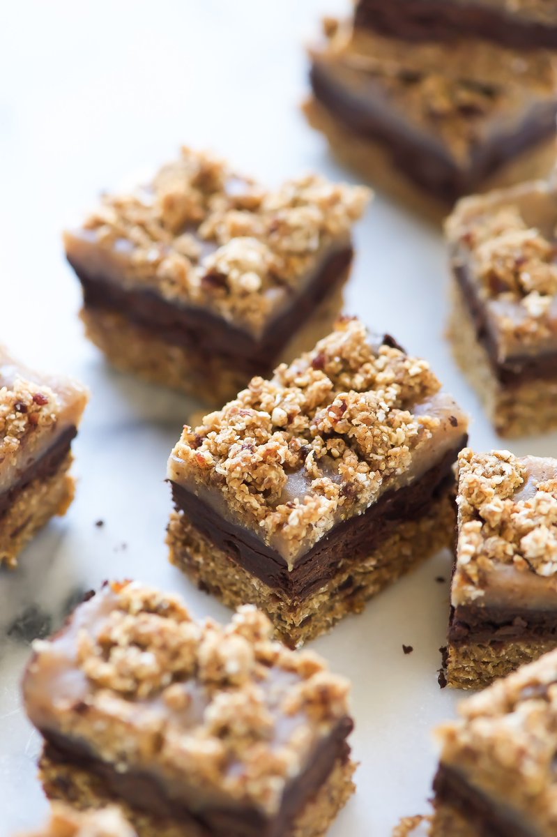 NaiveCookCooks's tweet photo. no bake salted caramel chocolate oat bars Recipe-> https://t.co/LbOQpF3wJ2 https://t.co/4kp7eCJ76E
