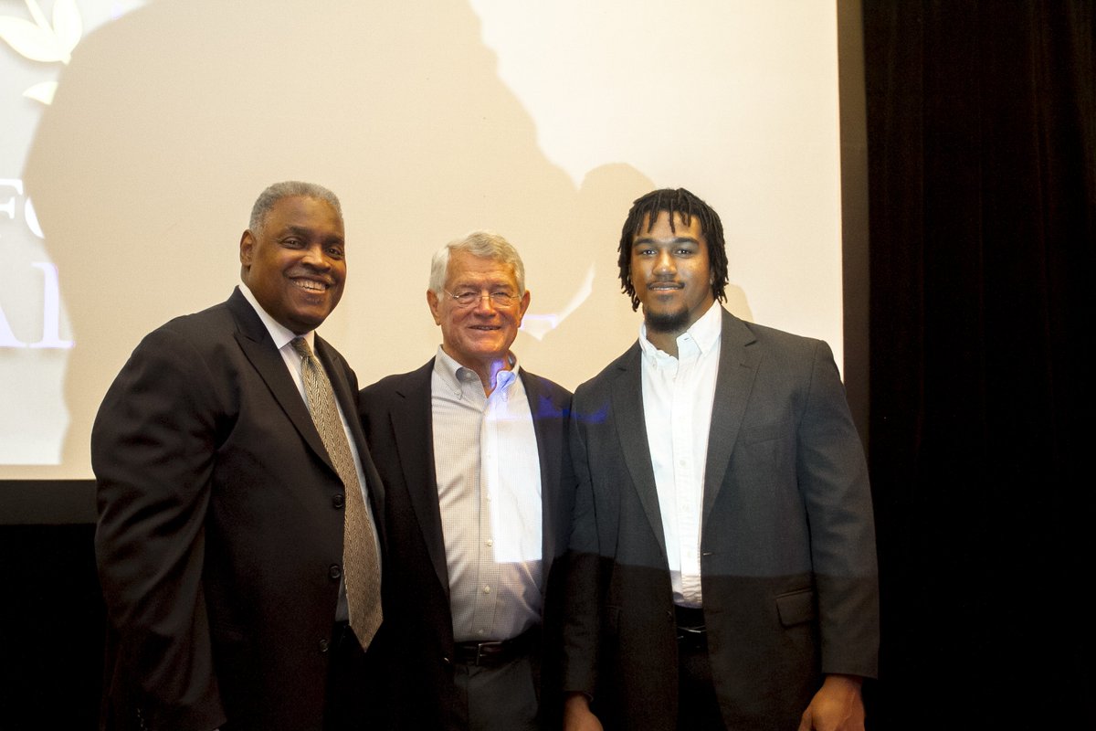 SCFootballHOF's tweet image. These 3 guys now have a thing in common other than being honored @ #SCFHOF15 ceremony= SB appearances. #ArtShell #DanReeves @VicBeasley3