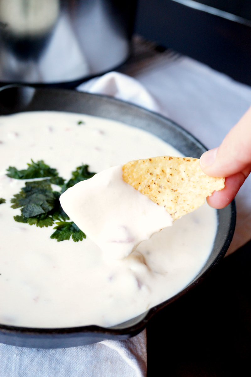 thedishWI's tweet photo. Excited about @packers game day? Enjoy the game with this 5-ingredient white queso with chips via @thebakingfairy... https://t.co/Dxcw31Vij7 https://t.co/F1781kUwR6