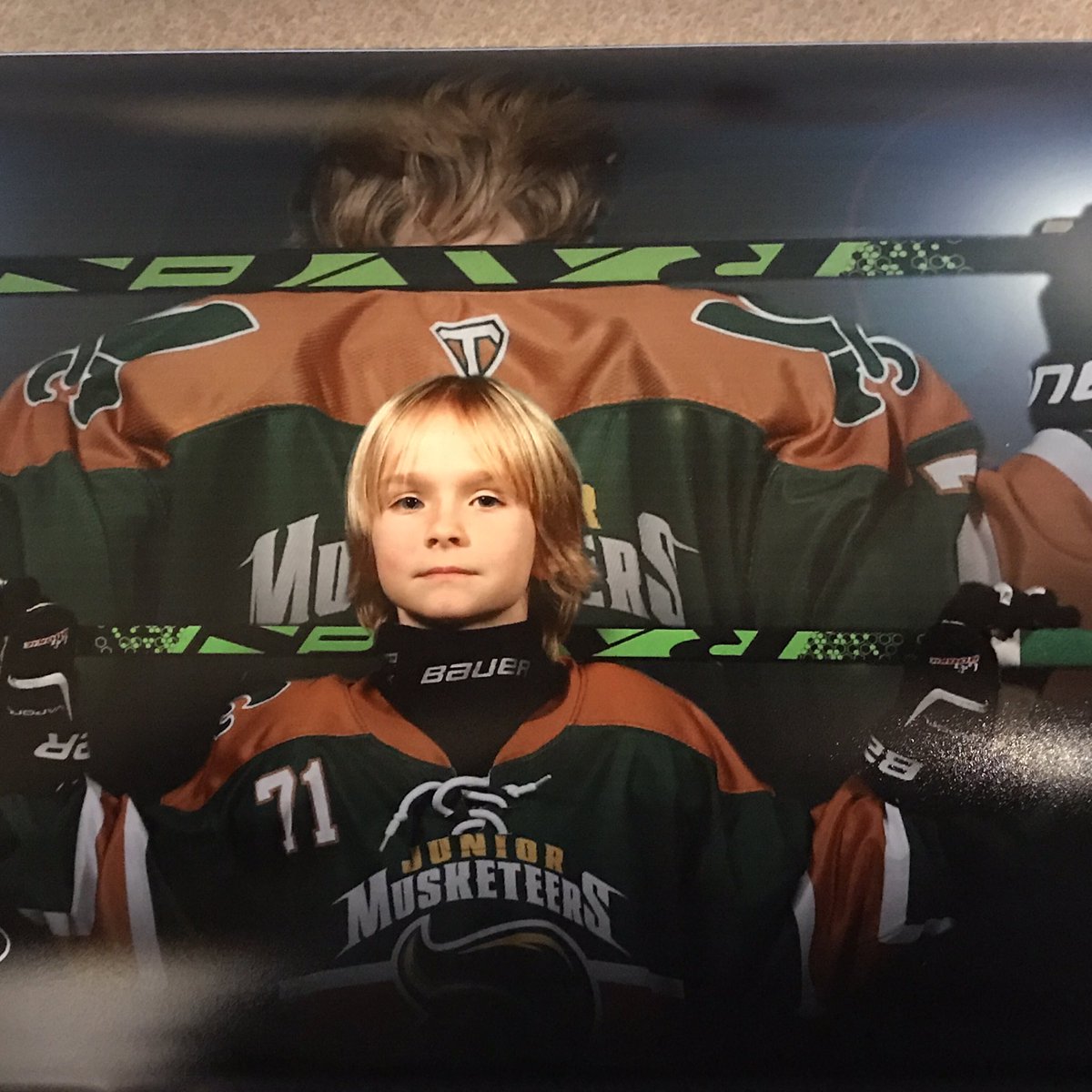 sjaws_09's tweet photo. @Raven_Hockey this is the way to take a photo. love my #20flex #raven how about some #ravenswag #hockey @hdenginehockey https://t.co/uMxiiYUFkK