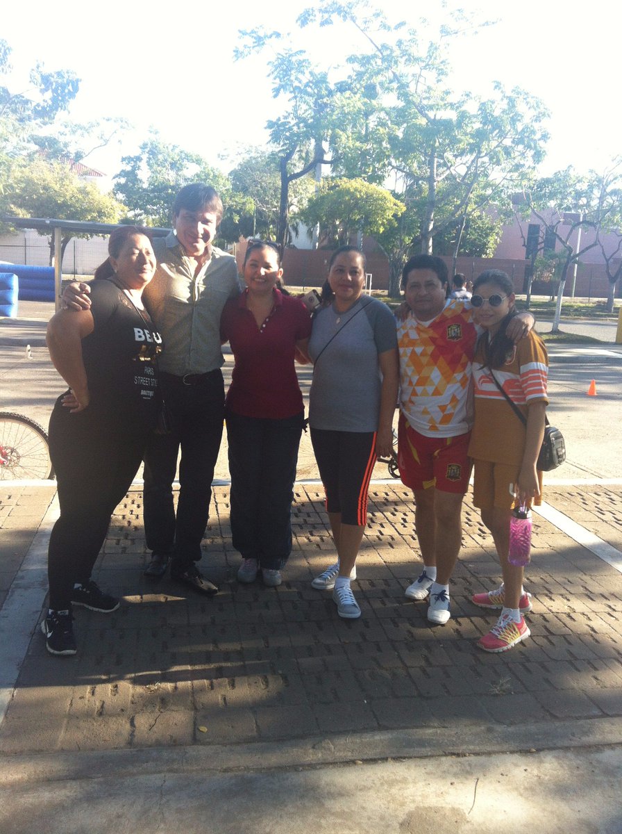 victorgbaeza's tweet photo. En la bici ruta con los compañeros de Atención Ciudadana. @gerardogaudiano @OficialCentro https://t.co/fpv7nZw3Hv