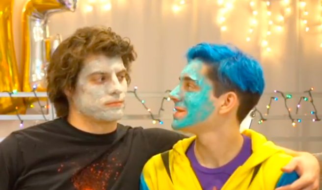 ssockiie's tweet image. #MarkIsATool find someone would looks at you the way tyler looks at ethan