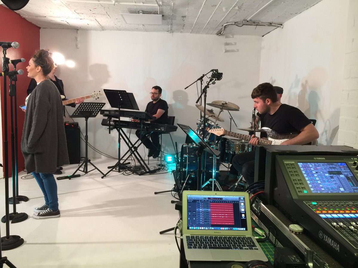 livebynyte's tweet photo. Evening rehearsal - great way to end the weekend! #band #livemusic #london #music #weddings #corporateevents https://t.co/3xpC764ywc
