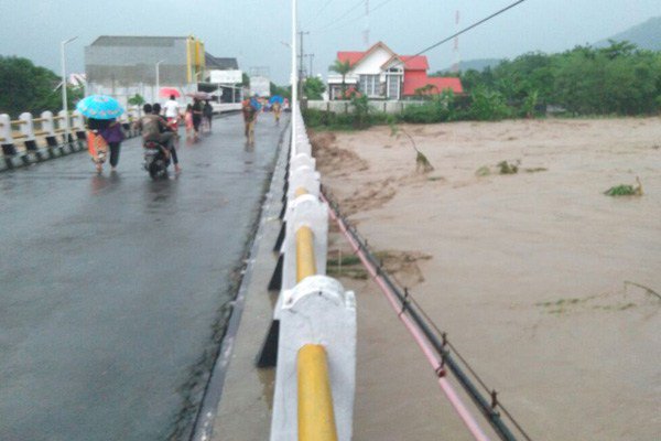 DediMulyadi71's tweet photo. duka untuk warga Cibingbin, Kuningan. mari ringankan beban mereka. https://t.co/LaPudKfJFZ