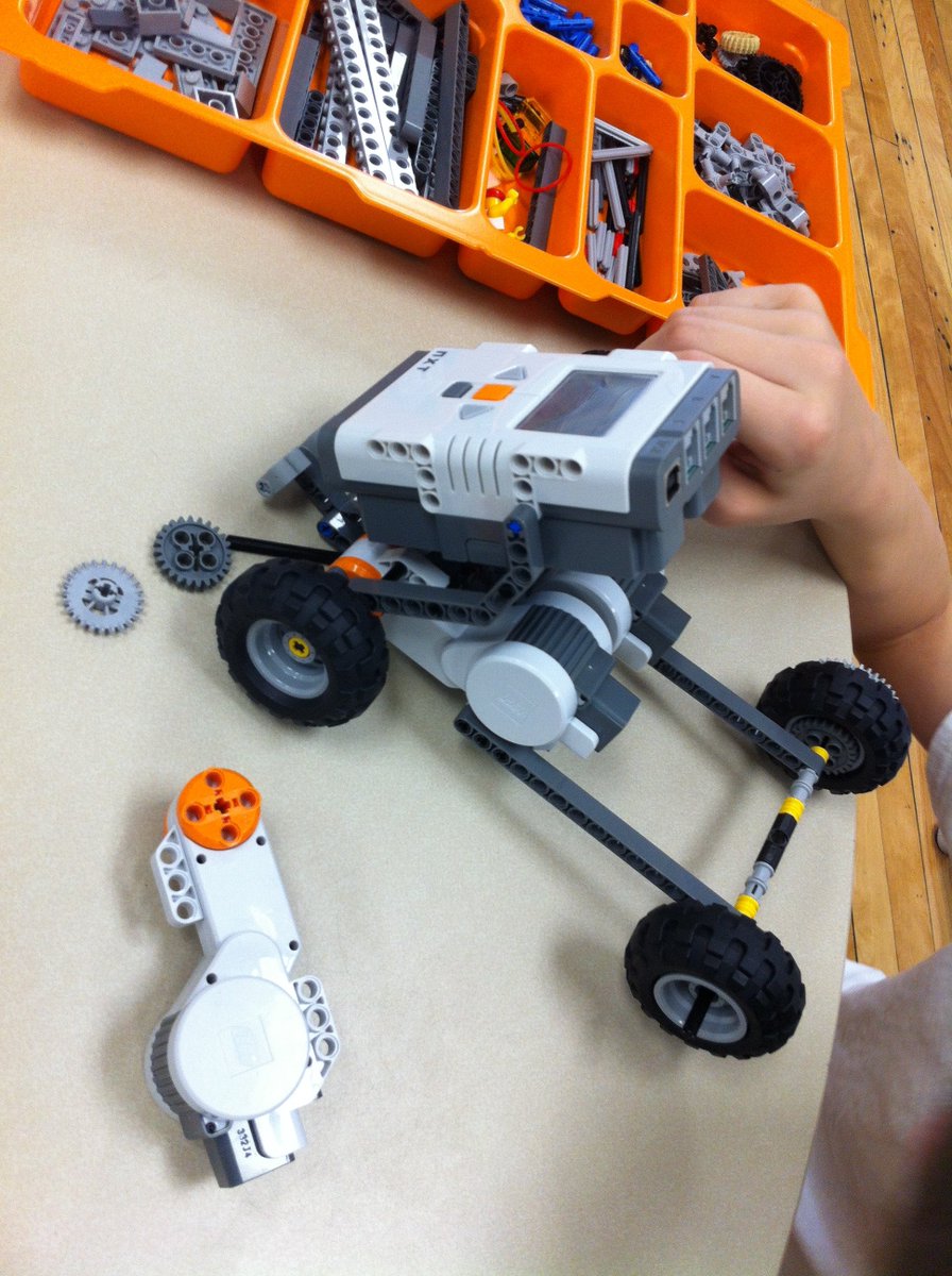 R_classroom's tweet photo. The Devonshire After School Imagine Club launched this week.  28 students participated in a range of activities...check out these photos! https://t.co/gc7E9QcZzB