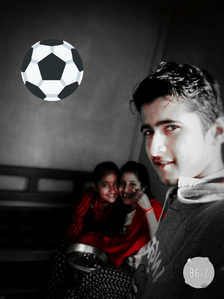 Dh_Dipesh24's tweet photo. <b>Me  nd  my  lovely   2  sis .....
{Bhumica   nd  Dipika} …………£¢¥®
@Dh_Dipesh24........ https://t.co/QmUoTdDVs2
