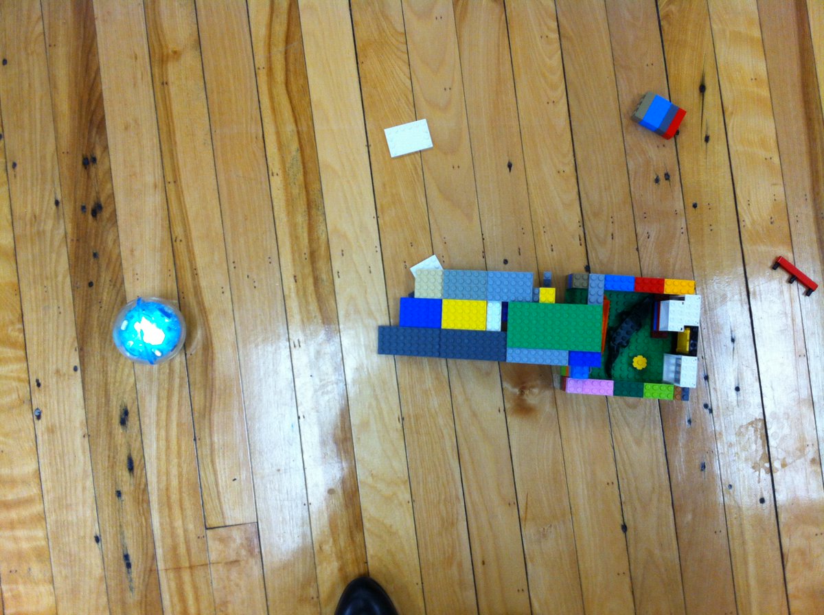 R_classroom's tweet photo. Imagine Club: Green Screen animation, Ozobot programming and Sphero (with lego launching ramp) were also popular! https://t.co/XF2cZdV3gJ