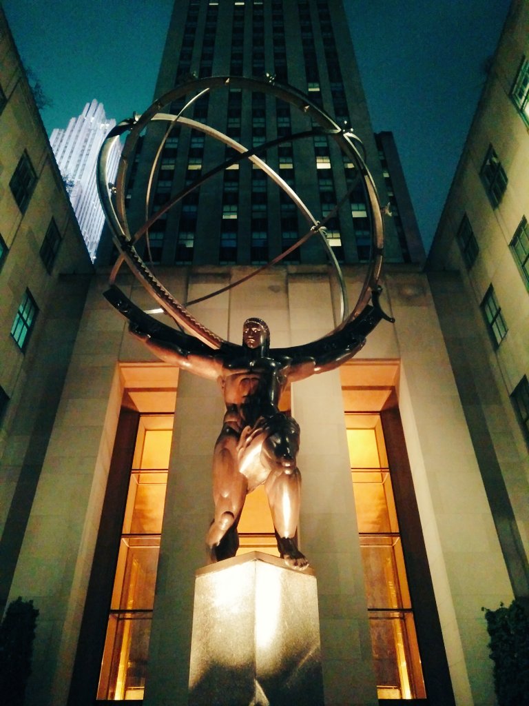 LensOfNYC's tweet image. Rockefeller Center #NewYorkCity #NYCLens #Manhattan