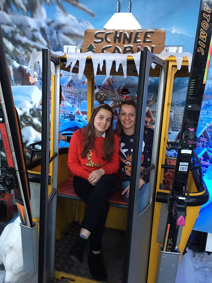 skigondels's tweet photo. Skigondel.nl met gele #skilift nr 33 in Utrecht. Huur ook een #skigondel of #winterdecors op jouw #apresski feest en maak leukste foto https://t.co/9hLI15Arzl