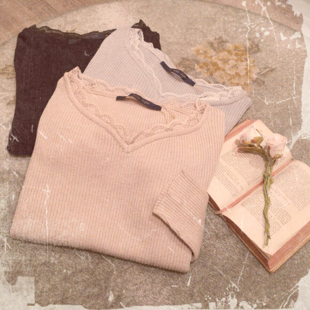 An3SMA01's tweet photo. new arrival💄
胸元のレース使いとハートカットが可愛いニットプルオーバーが入荷致しました💕カーデやワンピースの中に合わせるのもおすすめです♬
#anglus #an3 #3rooms #fint #ニット #新作 https://t.co/YaxKMoITQb