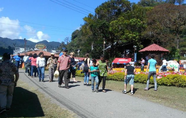 PanamaAmerica's tweet photo. #ProvinciasPA Prefirieron más la feria que playas en Chiriquí https://t.co/YcgtWAUw6m https://t.co/yRJTJEy04c