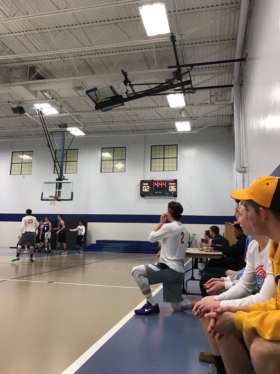 Moffislove's tweet photo. Moff has 4 of 6 points, must he put the team on his back ALL the time? https://t.co/8m8B2NUIOR