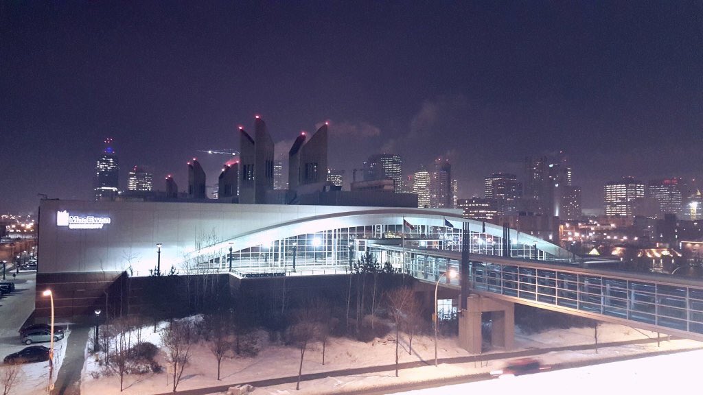 AidFitzpatrick's tweet photo. A late night view of building 8, and the Edmonton skyline from atop the West parkade. #MacEwanU #202BC10 #QAJ202 #Latenight https://t.co/F8s9uemEqI