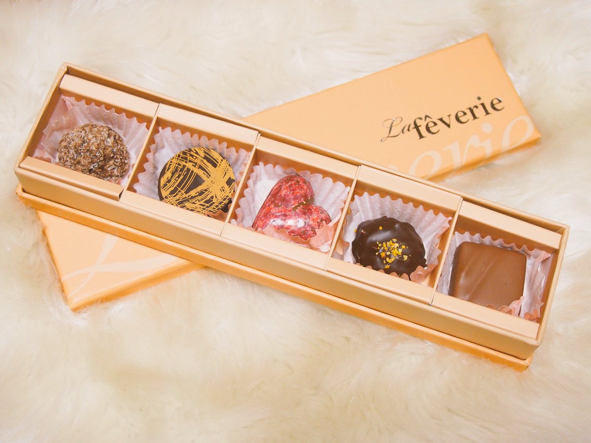 おおえり Twitterren 池袋西武のチョコレートパラダイスで購入したチョコレート Bel Amerとle Feverieだよ La Feverieひと粒食べたけど香りが良い オススメー ベルアメールも可愛くて イケセイチョコパラ 西武池袋本店 チョコレート バレンタイン