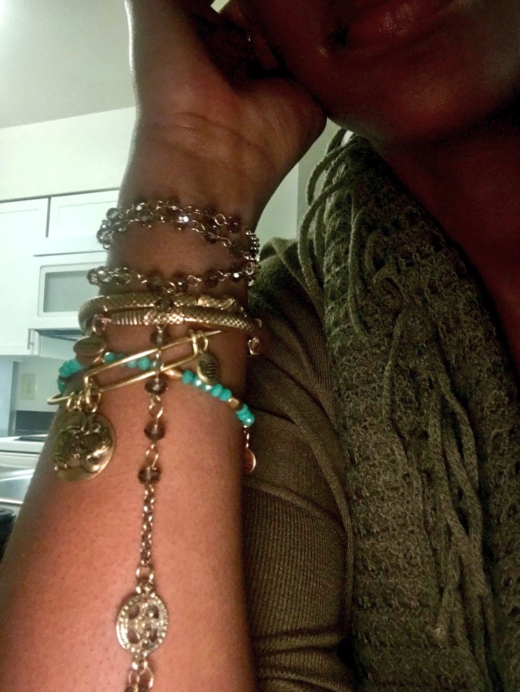 ebyanyusuf's tweet image. I made a bracelet out of a broken necklace yesterday &amp;amp; am lowkey proud of it #lowstandards