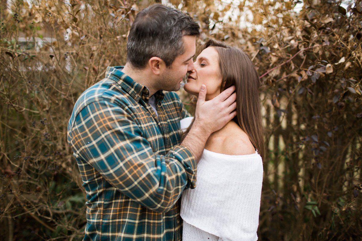 DaphneandDean's tweet photo. First engagement session of 2017: ✔️. Alllllll the heart eyes. 
#daphneanddean #ctweddingphotographer https://t.co/Tss8rHCsPC