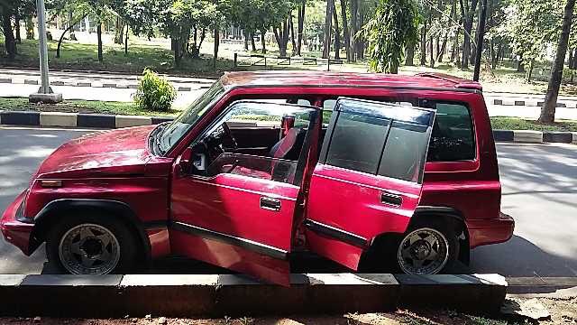 poposamputra's tweet photo. di jual suzuki sidekick th 1995 pajak hidup dan surat lengkap..57jt nego tipis https://t.co/5g4CtLE7Jd