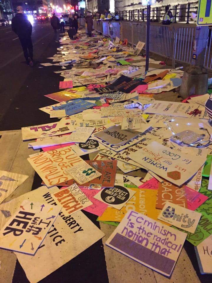 oscarbdrunk's tweet photo. @KamalaHarris @missmayim how about recommitting to cleaning up your garbage. https://t.co/tdII5RWfMr