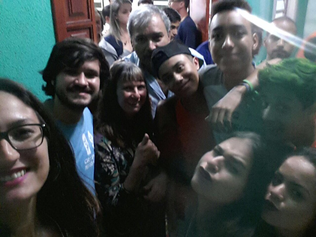 ju_juba00's tweet photo. juro que levo vocês pro resto da minha vida!! #aeroporto #ospiores #sembico #adiferente #meusmenininhos #afamosasaudadebateu ❤️❤️ https://t.co/fQesHt1TCC
