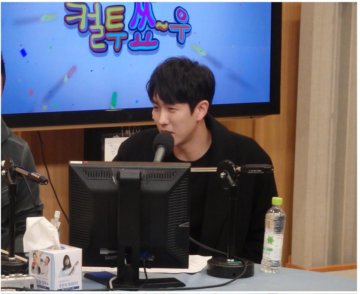 limseulongbarcn's tweet photo. [Photo] 2017.01.19 #두시탈출컬투쇼 #culttwoshow 
Guest #임슬옹
part 1 https://t.co/ml9U790sgv