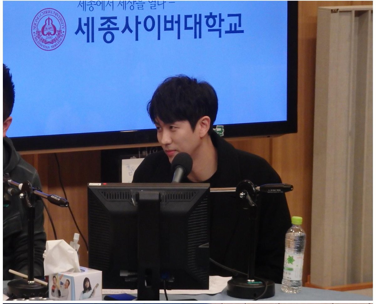 limseulongbarcn's tweet photo. [Photo] 2017.01.19 #두시탈출컬투쇼 #culttwoshow 
Guest #임슬옹
part 2 https://t.co/jsqa5MfrbN
