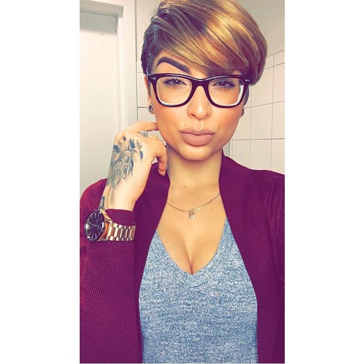 BWhiteoxo's tweet photo. Sundays👓 https://t.co/xBy9r3ZAvE