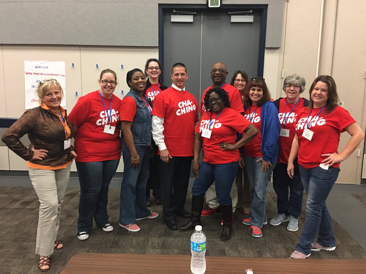 Texas Middle School Assoc Conference Re-Boot!  HBMS turns out with Mississippi's own Mark McLeod!  <a href="/mtmcleod66/">Mark McLeod</a> @HodgesBendMS <a href="/FortBendISD/">Fort Bend ISD</a>