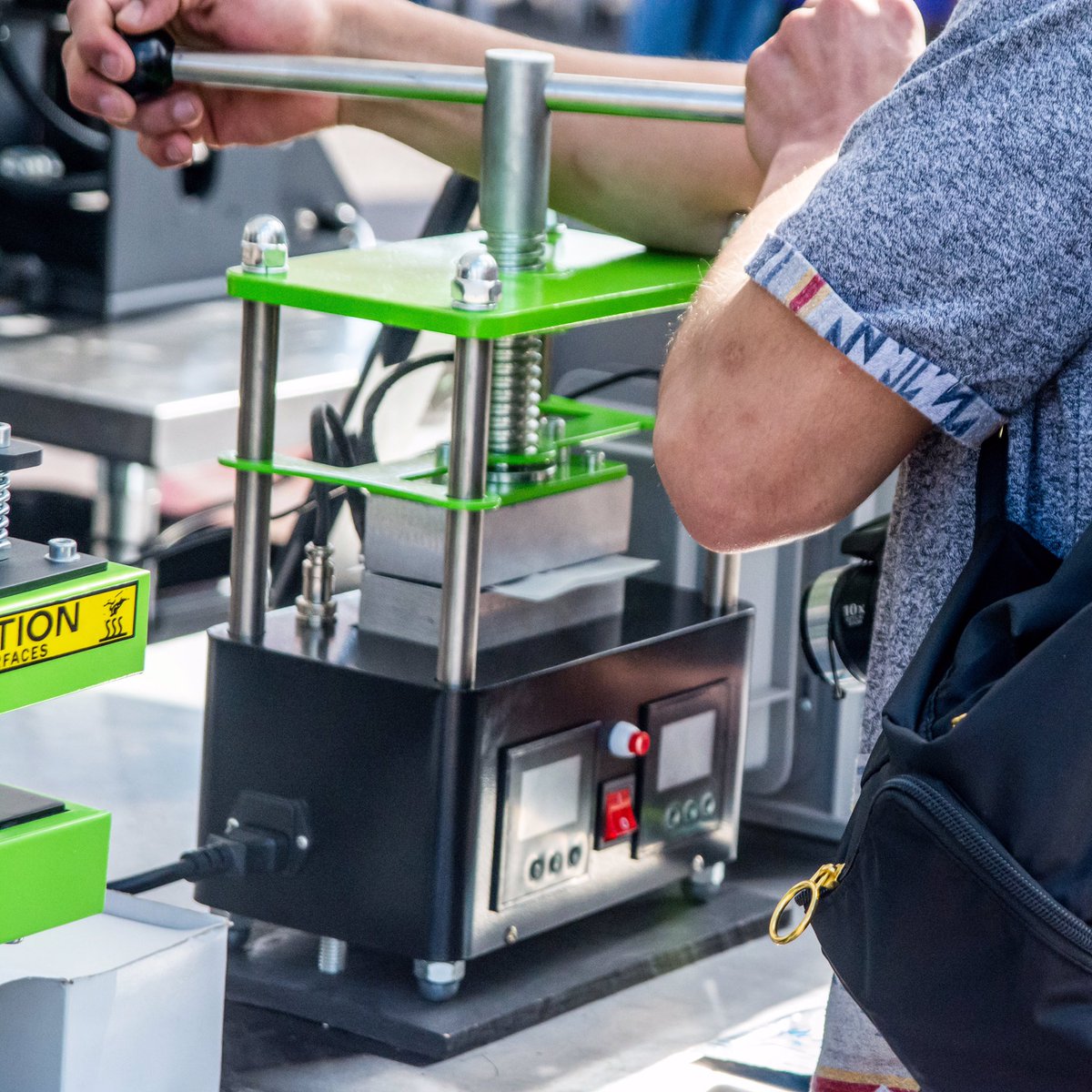 MaxYieldOG's tweet image. Press your own like a pro! 🏅🏅 No loud compressor &amp;amp; no hoses to run! 🔥🔥 Just quick, clean meds!! 💪Alway at MaxYieldOG.com