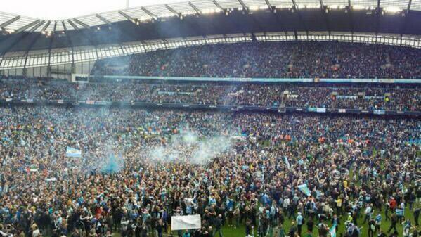 City_On_Tour's tweet photo. No one wins the league like we do #onthepitch https://t.co/v9yTn7rX12