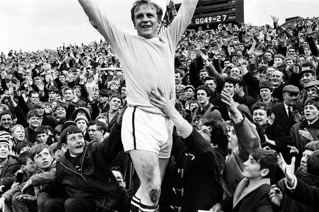 City_On_Tour's tweet photo. No one wins the league like we do #onthepitch https://t.co/v9yTn7rX12
