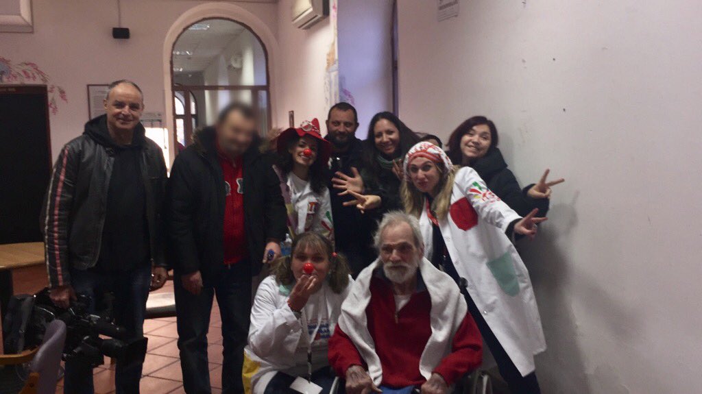 LuciadErrico70's tweet photo. Questa sera alle 23:35 su @RaiGulp #unafamigliachecresce viaggio nel mondo della #clownterapia @Teniamocixmano 🤡#rednose🔴 @AnnamariaTortor https://t.co/qvwsB0UFzh