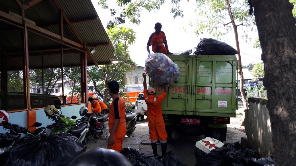 melodotgading's tweet photo. Hasil Giat penimbangan bank sampah di bank sampah bersih Senin 23 Januari 2017.
#PasukanOrangeDinsih
#LiveMore
#BebasSampah2020 https://t.co/UJCGNdg81j