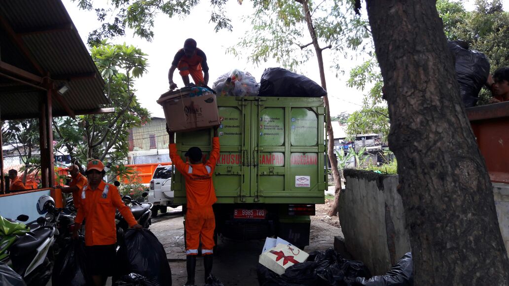 melodotgading's tweet photo. Hasil Giat penimbangan bank sampah di bank sampah bersih Senin 23 Januari 2017.
#PasukanOrangeDinsih
#LiveMore
#BebasSampah2020 https://t.co/UJCGNdg81j
