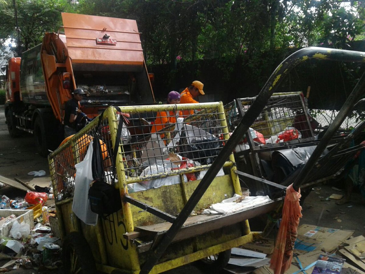 melodotgading's tweet photo. Hasil Giat Angkut Sampah Senin 23 Januari 2017.
#PasukanOrangeDinsih
#LiveMore
#BebasSampah2020 https://t.co/TNSOMyELvG